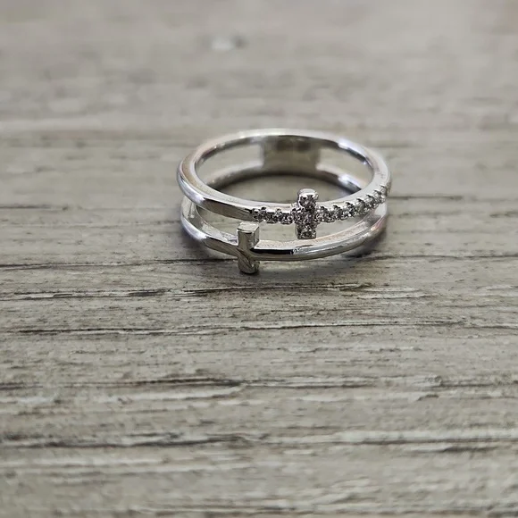 NWT CROSSES SILVER PLATED ZIRCON RING - Picture 3 of 6